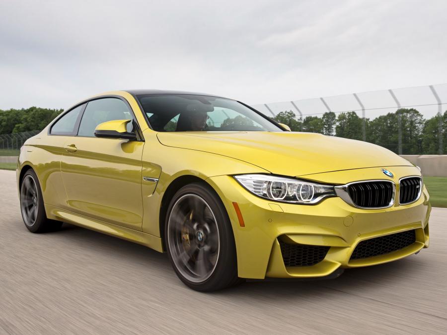  BMW M4 Coupe 2015 года  (US) (фото 12 из 16)